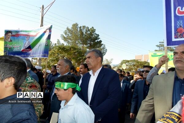 حضور پیشتازان  و فرهنگیان شهرستان بیرجند  در راهپیمایی 13 آبان