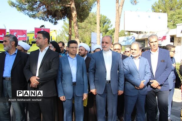 حضور پیشتازان  و فرهنگیان شهرستان بیرجند  در راهپیمایی 13 آبان