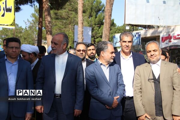 حضور پیشتازان  و فرهنگیان شهرستان بیرجند  در راهپیمایی 13 آبان