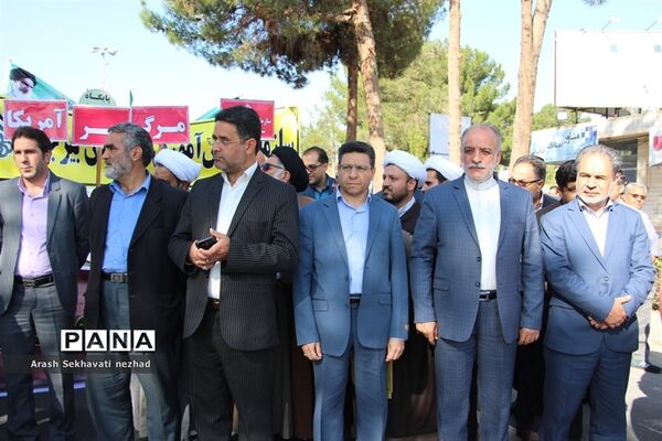 حضور پیشتازان  و فرهنگیان شهرستان بیرجند  در راهپیمایی 13 آبان