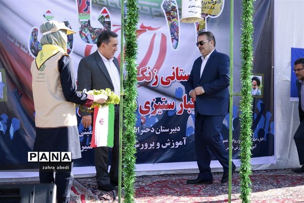 نواخته شدن زنگ استکبارستیزی در مدارس فارس