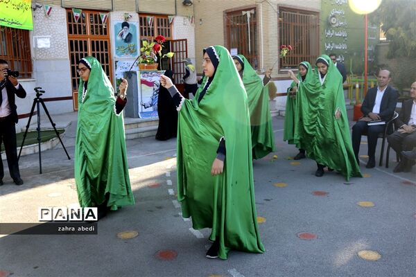 نواخته شدن زنگ استکبارستیزی در مدارس فارس