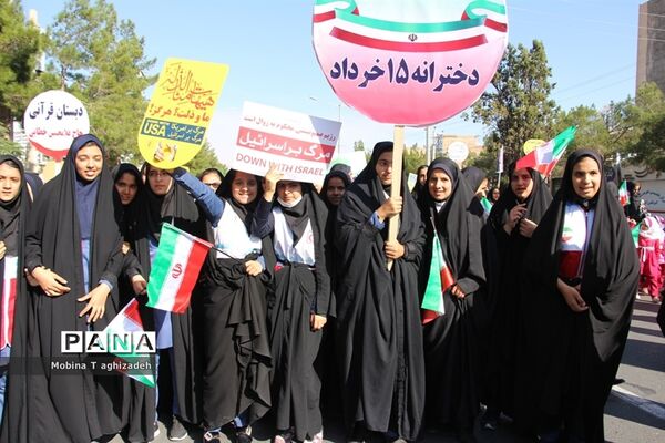 حضور پیشتازان دختر سازمان دانش‌آموزی در راهپیمایی 13آبان