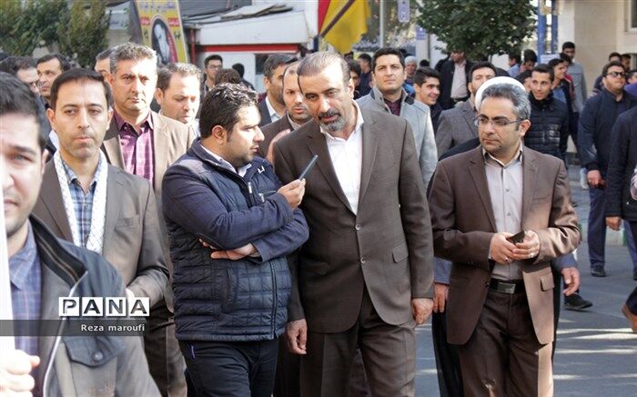بهره مندی از ظرفیت ها و استعدادهای قشر جوان بهترین راهکار برای تبدیل تهدید های دشمن به فرصت است