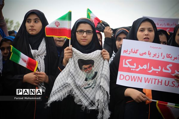 راهپیمایی یوم الله ۱۳ آبان در چهاردانگه