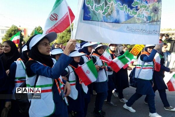 حضور پرشور دانش‌آموزان سازمان دانش‌آموزی آذربایجان غربی  در راهپیمایی 13 آبان