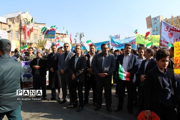 راهپیمایی مردم ارومیه به مناسبت 13 آبان