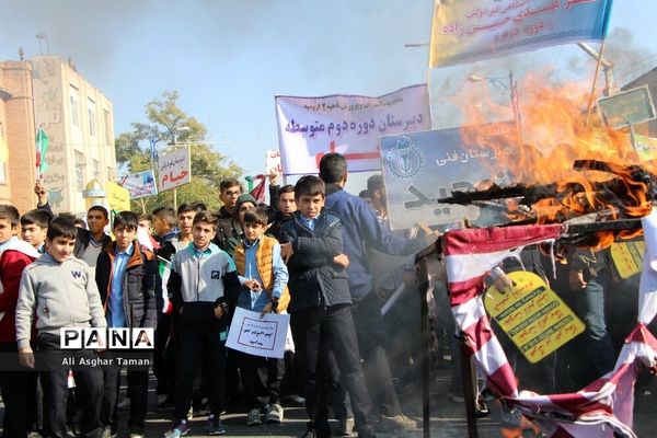 راهپیمایی مردم ارومیه به مناسبت 13 آبان