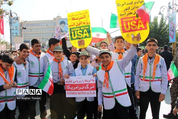 راهپیمایی مردم ارومیه به مناسبت 13 آبان