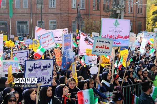 راهپیمایی مردم ارومیه به مناسبت 13 آبان