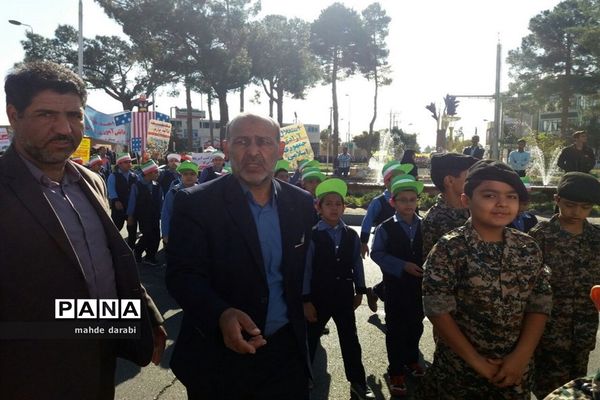 راهپیمایی روز ملی مبارزه با استکبار جهانی در فردوس