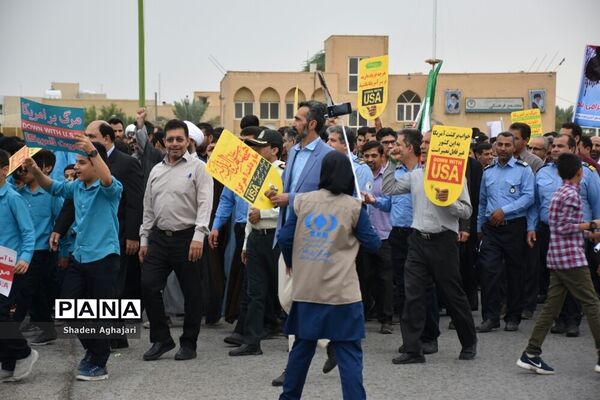 حضور پرشور دانش‌آموزان و فرهنگیان در راهپیمایی ۱۳ آبان شهرستان امیدیه