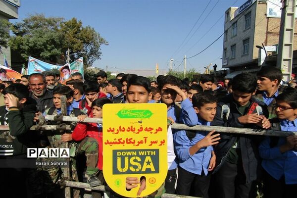 حضور پرشور دانش‌آموزان در راهپیمایی ١٣ آبان شهرستان نهاوند