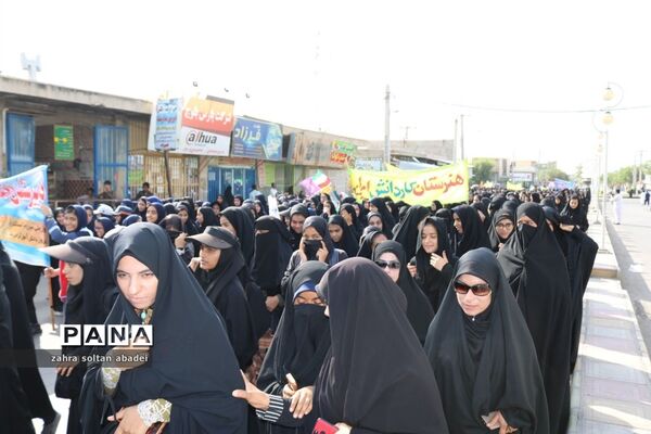 حضور پرشور دانش‌آموزان ایرانشهری در راهپیمایی 13 آبان