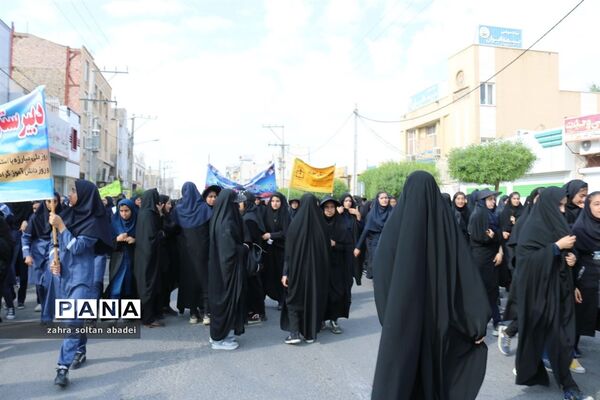 حضور پرشور دانش‌آموزان ایرانشهری در راهپیمایی 13 آبان