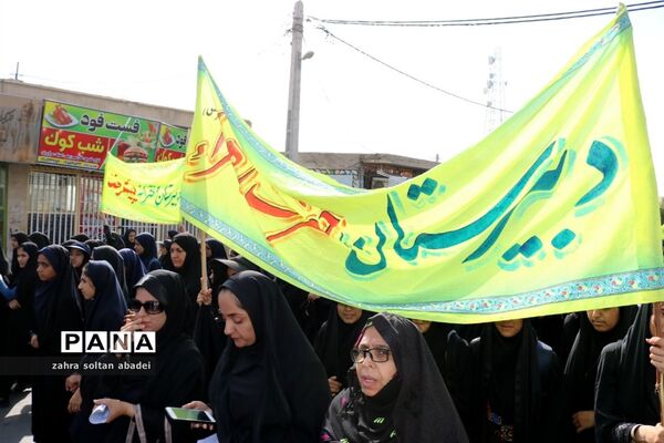 حضور پرشور دانش‌آموزان ایرانشهری در راهپیمایی 13 آبان