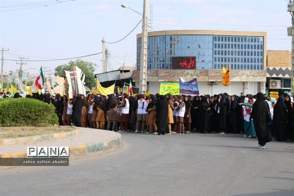 حضور پرشور دانش‌آموزان ایرانشهری در راهپیمایی 13 آبان