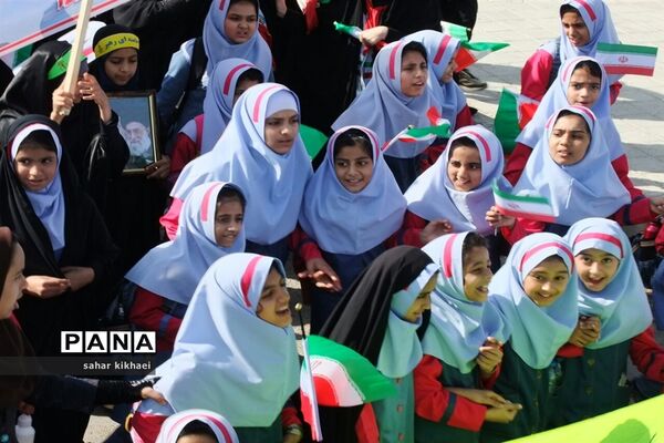 حضور پرشور دانش‌آموزان شهرستان زهک در راهپیمایی 13 آبان