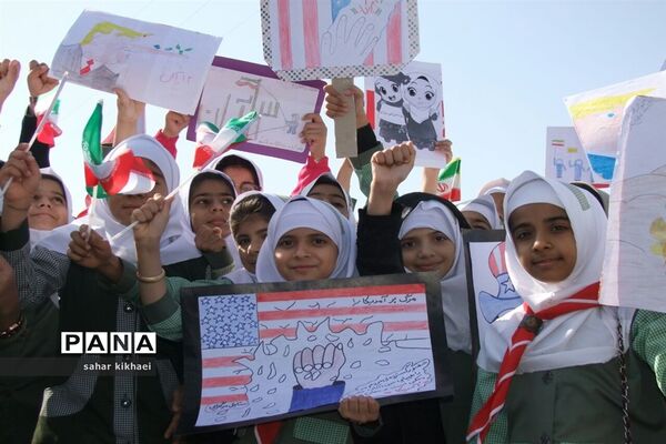 حضور پرشور دانش‌آموزان شهرستان زهک در راهپیمایی 13 آبان