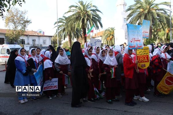 حضور دانش‌‌آموزان پیشتاز قائم‌شهر در راهپیمایی 13 آبان