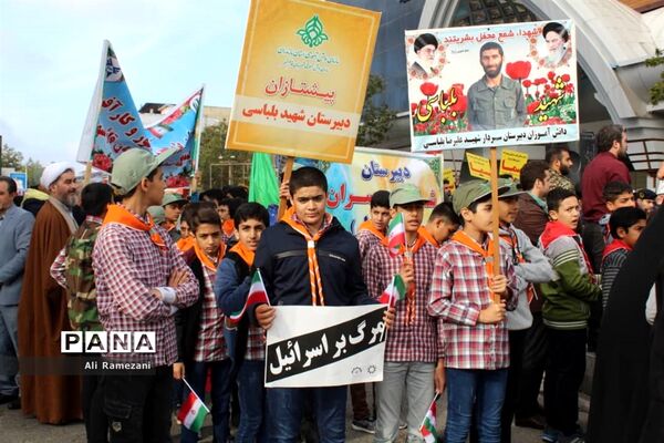 حضور دانش‌‌آموزان پیشتاز قائم‌شهر در راهپیمایی 13 آبان