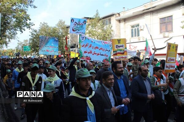 حضور دانش‌‌آموزان پیشتاز قائم‌شهر در راهپیمایی 13 آبان