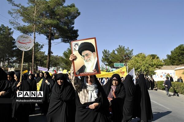 حضور با شکوه مردم در راهپیمایی 13 آبان
