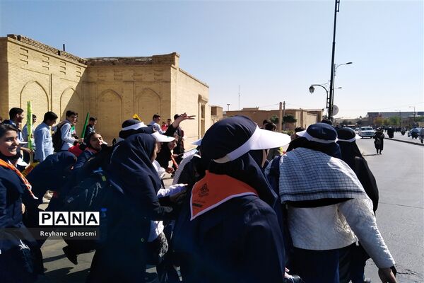 استکبار ستیزی دانش آموزان دبیرستان دکتر علاالدین بهشتی 2