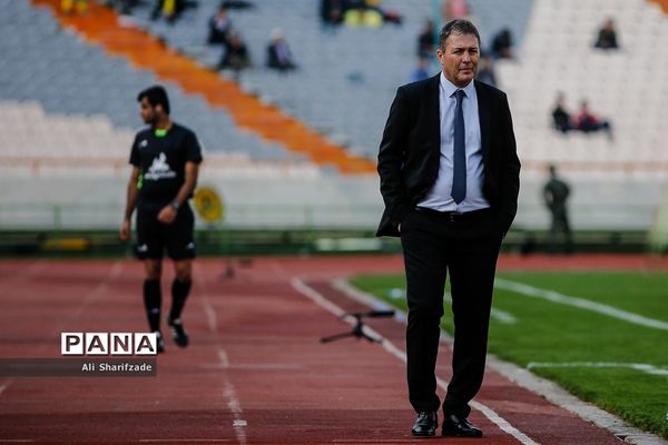 دیدار تیم‌های استقلال و صنعت نفت آبادان