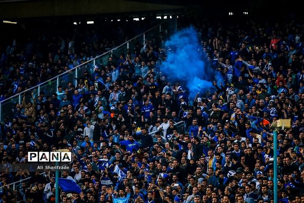 دیدار تیم‌های استقلال و صنعت نفت آبادان