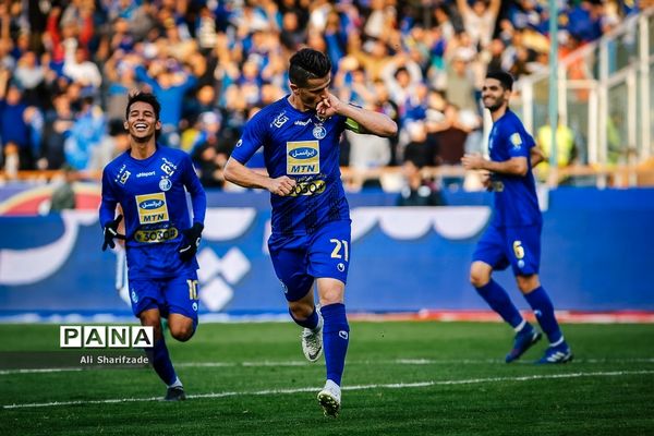 دیدار تیم‌های استقلال و صنعت نفت آبادان