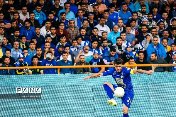 دیدار تیم‌های استقلال و صنعت نفت آبادان