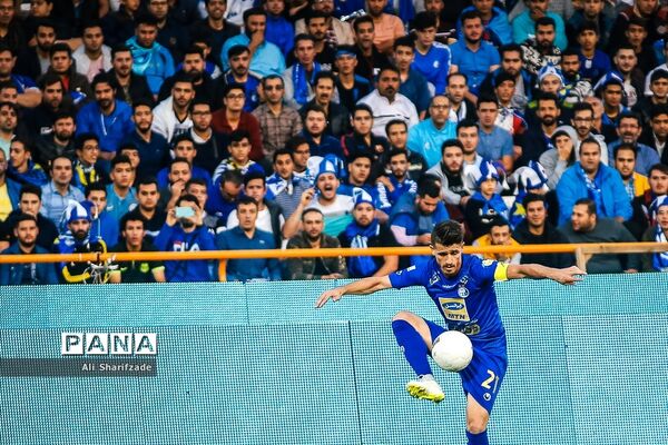 دیدار تیم‌های استقلال و صنعت نفت آبادان