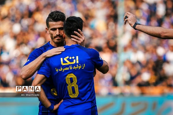 دیدار تیم‌های استقلال و صنعت نفت آبادان