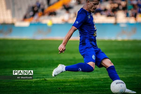 دیدار تیم‌های استقلال و صنعت نفت آبادان