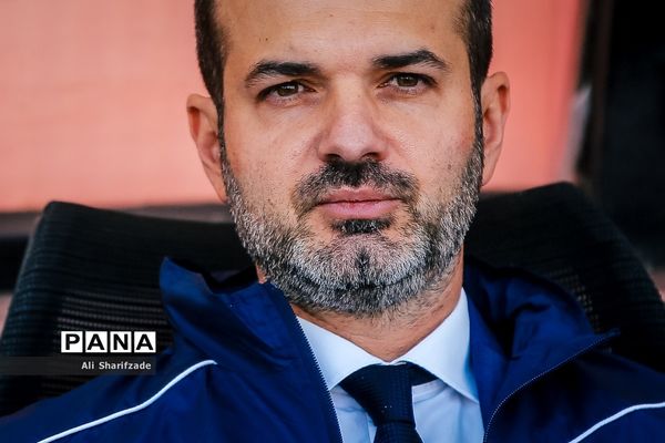 دیدار تیم‌های استقلال و صنعت نفت آبادان