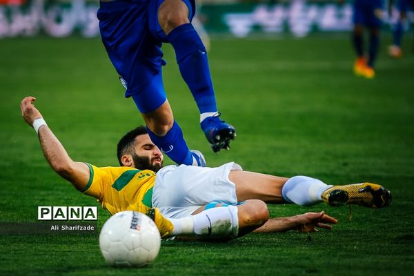 دیدار تیم‌های استقلال و صنعت نفت آبادان