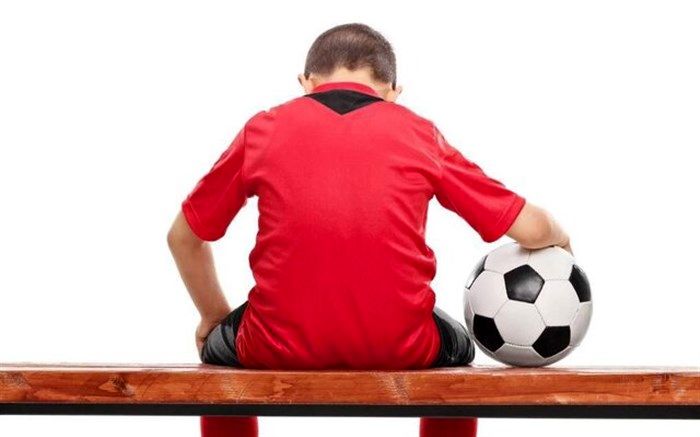 با کودکانی که تحمل باختن در بازی‌ها را ندارند چگونه باید رفتار کرد؟