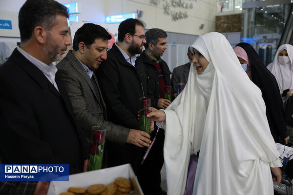استقبال از آخرین کاروان عمره‌گذار دانش‌آموزی از سکوی پروازی تهران