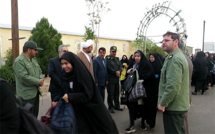اعزام دانش آموزان مهریزی به مناطق عملیاتی جنوب