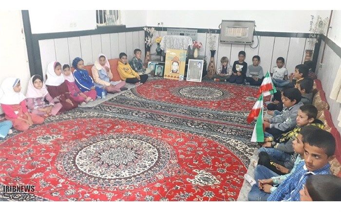 دانش آموزان بخش بوستان شهرستان باشت با مادر شهید عوض پور دیدار کردند