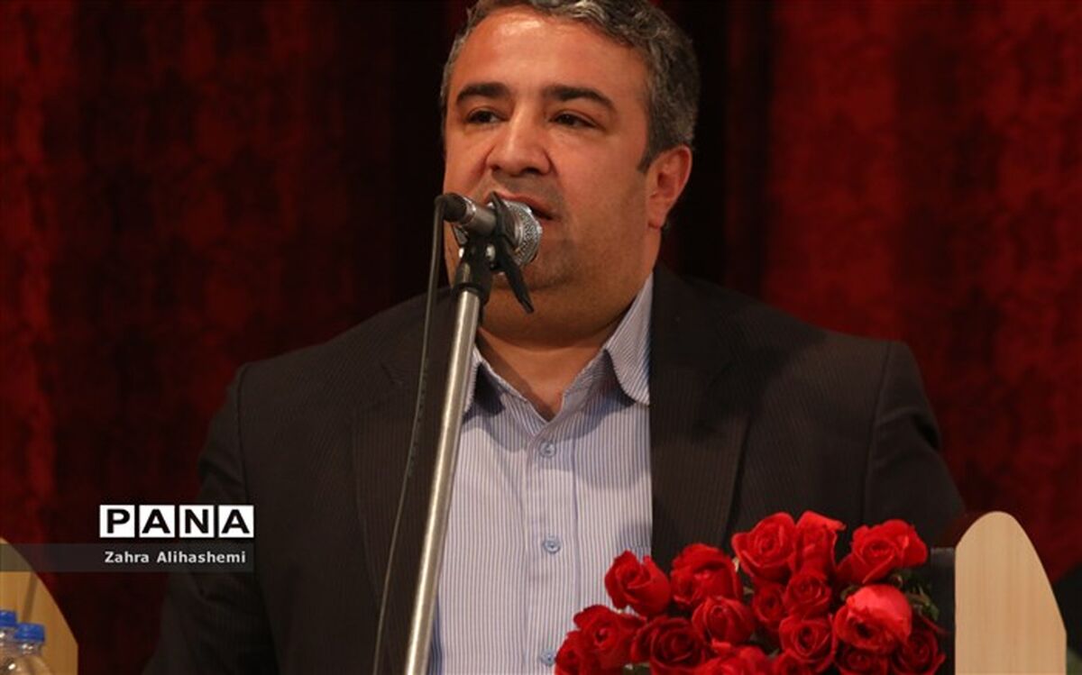 نیکبخت: آموزش و پرورش امروز تنها مانده است
