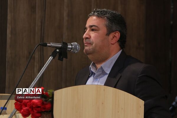تجلیل از معاونان پرورشی و تربیت بدنی منطقه 17