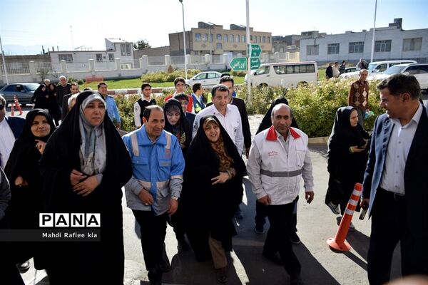 بازدید معاون رئیس جمهوری از مناطق زلزله زده سراب