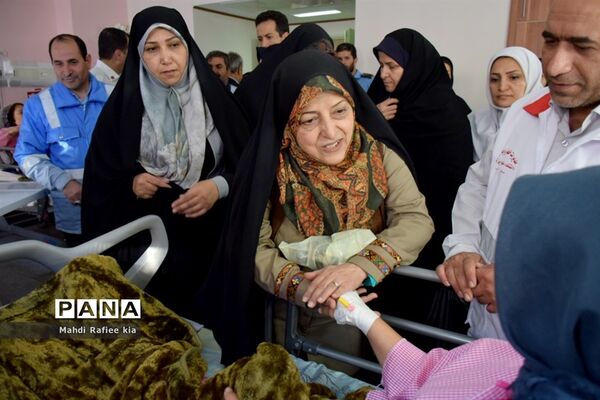 بازدید معاون رئیس جمهوری از مناطق زلزله زده سراب