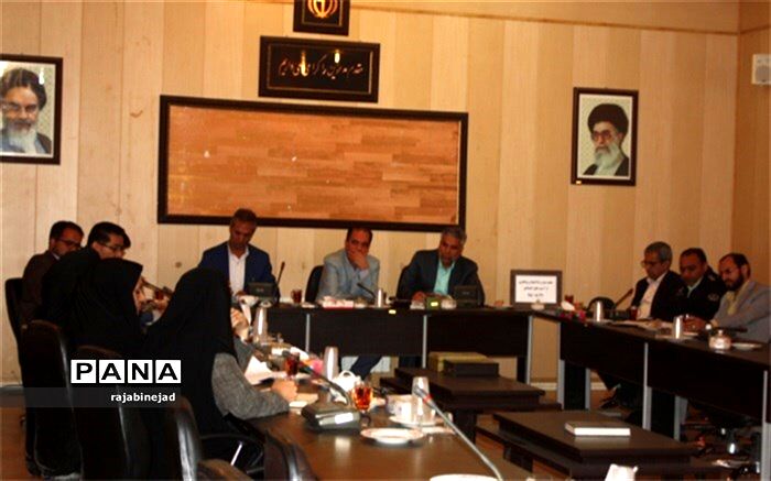 جلسه هم اندیشی آسیب های اجتماعی (اعتیاد)در ابرکوه برگزارشد