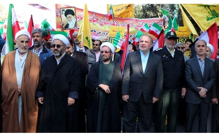 تجمع انقلابی دانش آموزان قزوینی در روز 13 آبان ماه