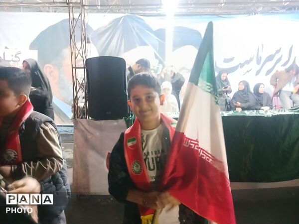 اجتماع باشکوهی فرهنگیان استان البرز در چهلم شهادت رهبر و دانش‌آموزان میناب