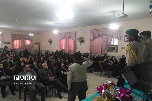 دوره آموزشی ضمن خدمت مربیان پیشتاز و تجلیل از فعالان اردوی ملی در ناحیه ۴ اهواز