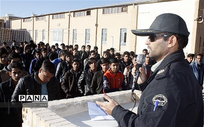 برگزاری مراسم صبحگاه هفته مبارزه با اعتیاد وآسیب های اجتماعی